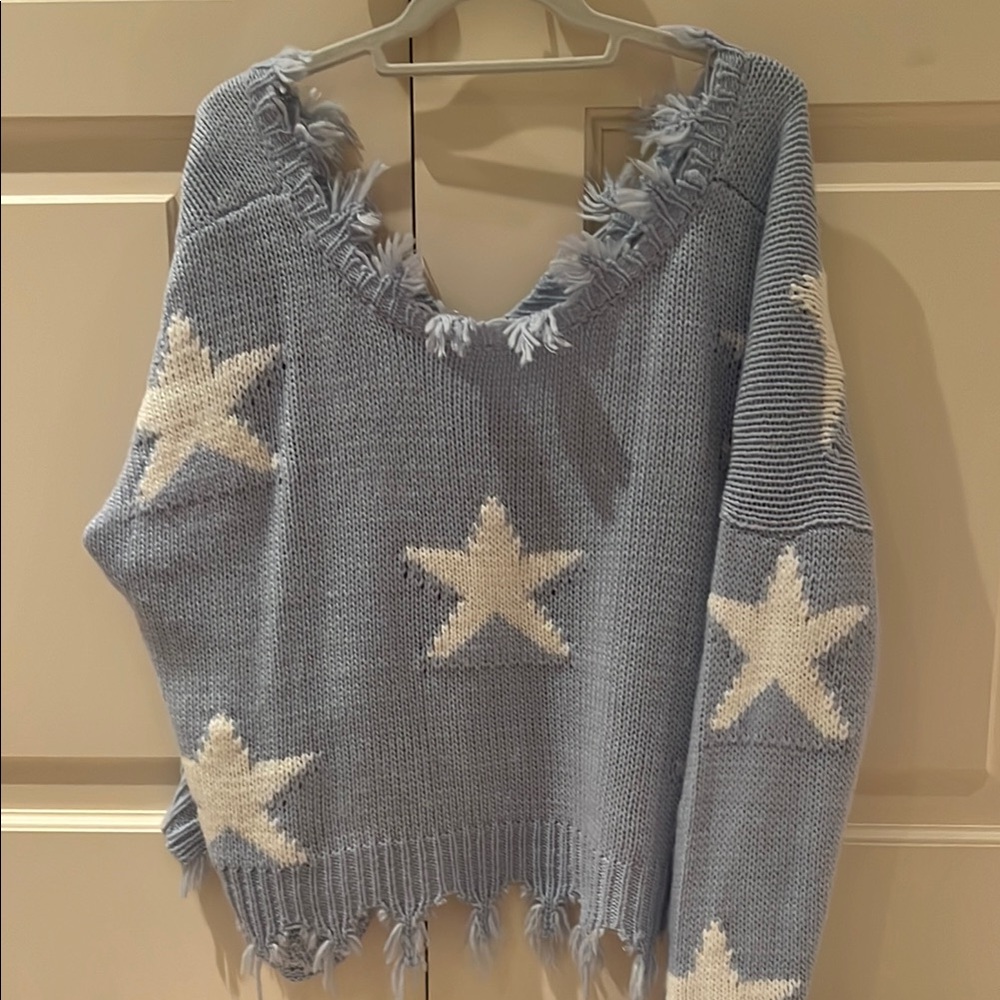 Storia Blue and White V-Neck Sweater with Distressed Star Pattern